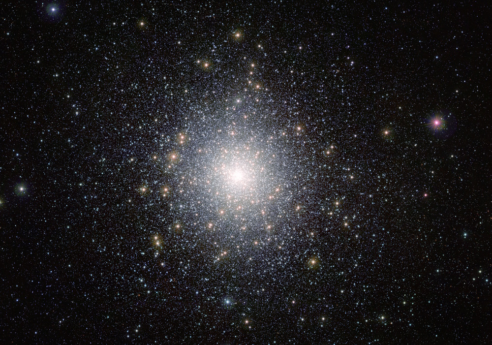 Un ammasso globulare (detto anche ammasso chiuso o ammasso di alone) è un insieme sferoidale di stelle che orbita come un satellite intorno al centro di una galassia.